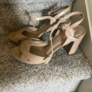 Anne Klein beige dress sandal worn once size 9